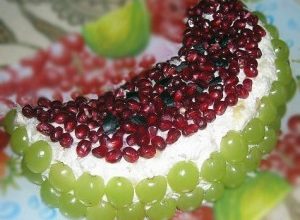 Салат в виде дольки арбуза