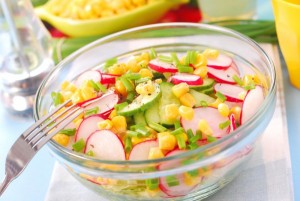 с редиской и кукурузой cалат