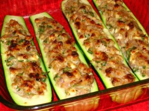 фаршированные овощами кабачки