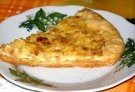 Открытый пирог с луком и фаршем