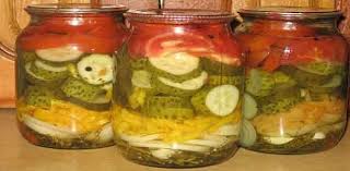 Салат овощной с огурцами