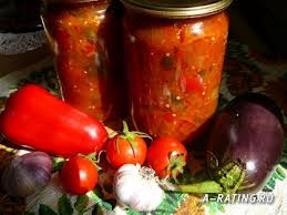 Баклажаны с перцем, помидорами и луком