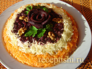 Салат со свеклой, изюмом и сыром