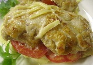 Кармашки из свинины с помидорами и сыром