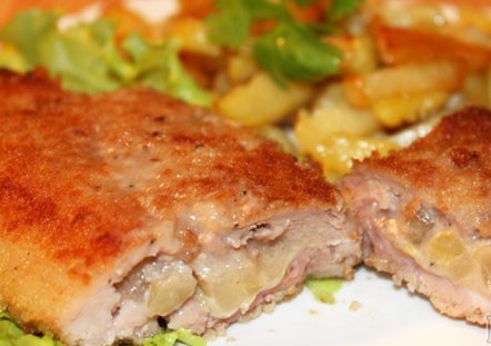 Кармашки из свинины с ананасами и хреном