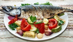 Скумбрия с овощами